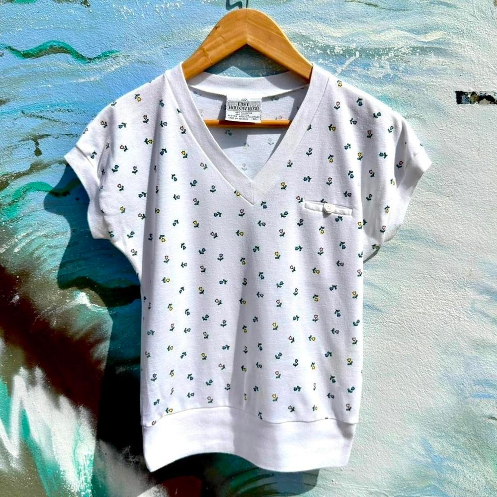 90s East Hollow Road white cotton poly blend tulip print baby tee